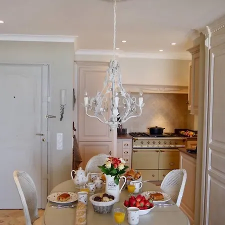 Bord De - Ac, Wifi, Chic, Sea View, 2 Minutes Walk Apartamento Antibes