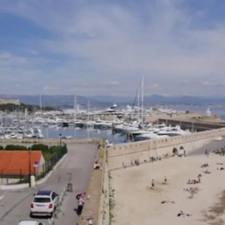 Bord De - Ac, Wifi, Chic, Sea View, 2 Minutes Walk דירה *