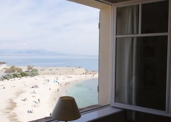 Bord De - Ac, Wifi, Chic, Sea View, 2 Minutes Walk דירה אנטיב