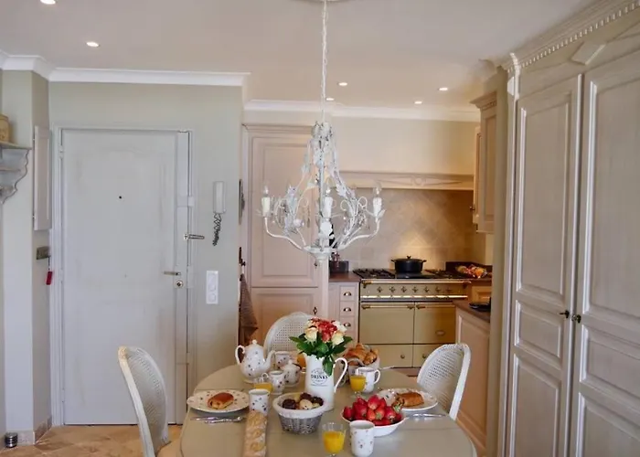 Bord De - Ac, Wifi, Chic, Sea View, 2 Minutes Walk Apartmán Antibes